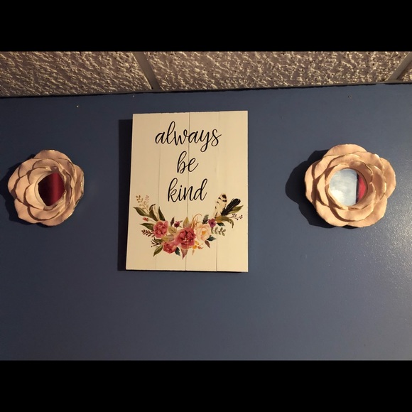 Decor - Picture 2 of 4